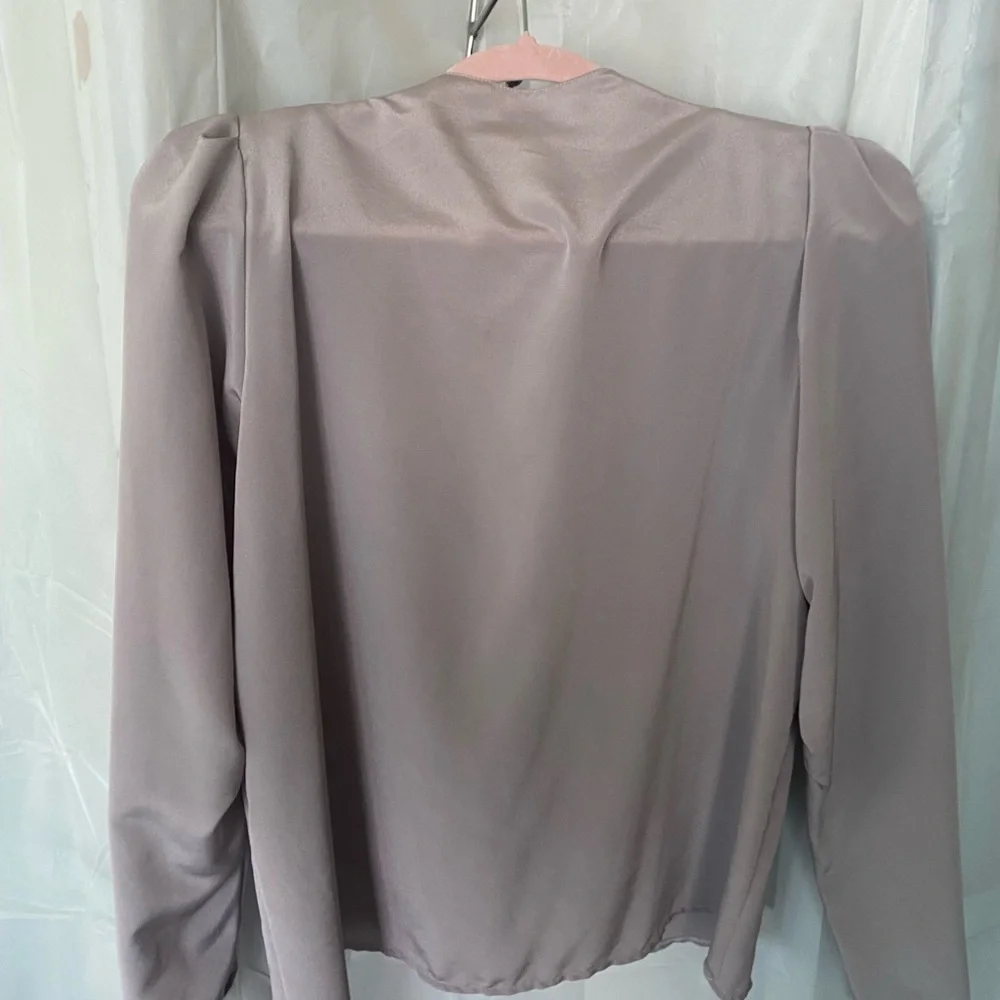 Vintage Women's Vintage grey beige top with unique details - Picture 5 of 7